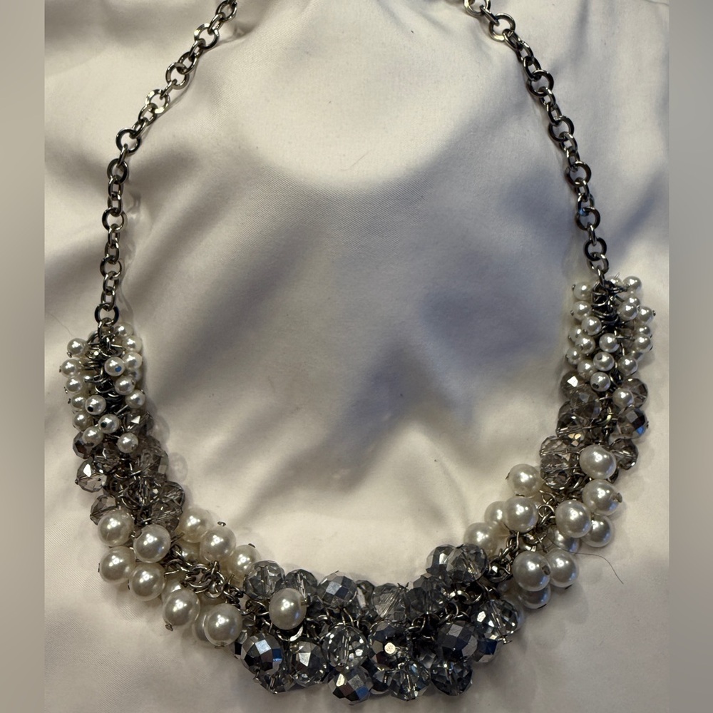 White House Black Market WHBM chunky beaded necklace